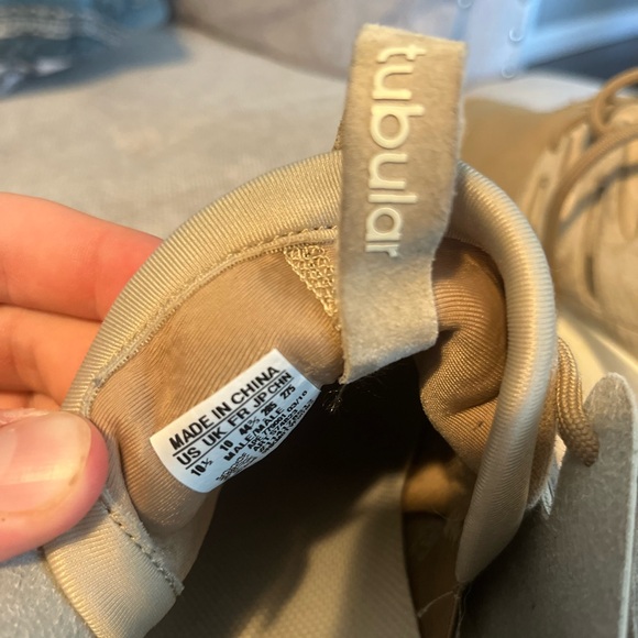 Adidas Tubular Size 10.5 in Tan - Picture 2 of 6